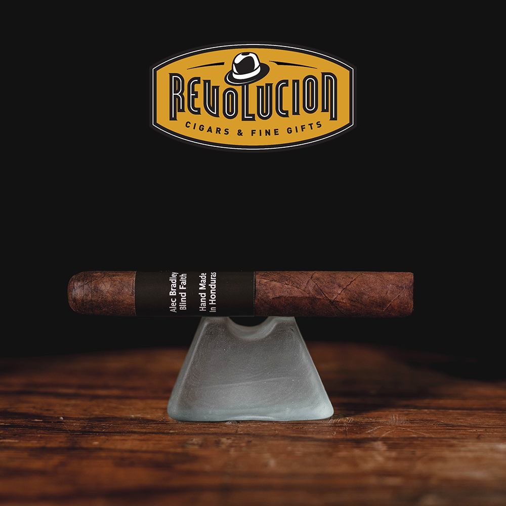 Cigare hondurien Alec Bradley Blind Faith Toro, force moyenne