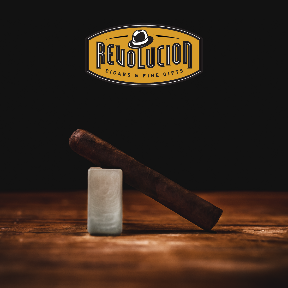 Kingsman_Maduro_Robusto_angle 